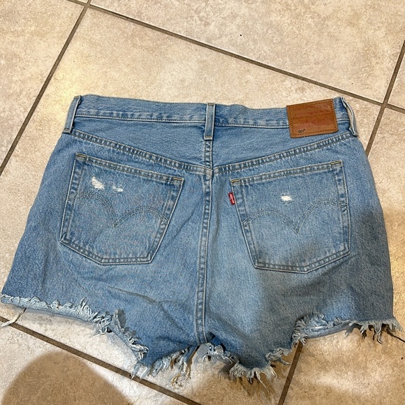 Levi’s 501 Destroyed Denim Shorts 31 Fault Line - Picture 7 of 8